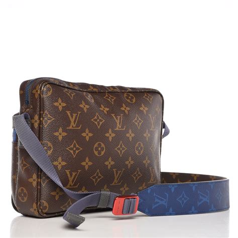 Products by Louis Vuitton: Outdoor Messenger